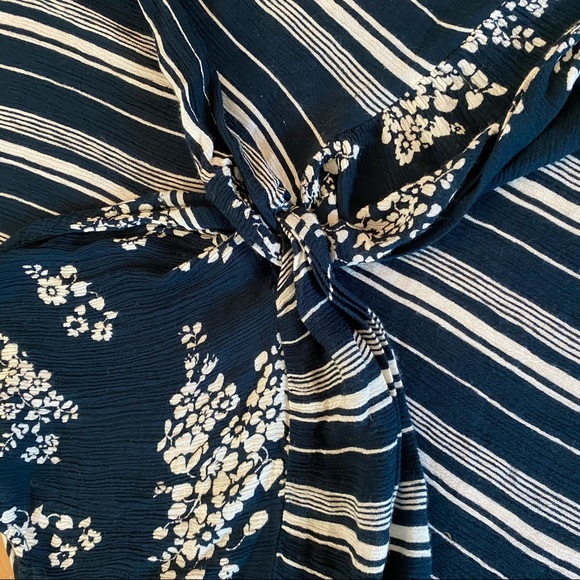 Patrons of Peace Top - Size XS - Knotted Crop Blouse - Picture 8 of 11